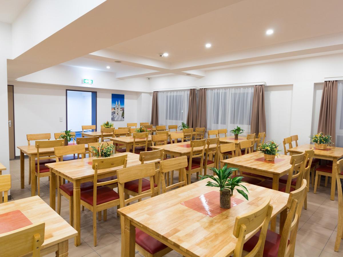 Winbudget "Bed&Breakfast" Винер Нойщат Екстериор снимка