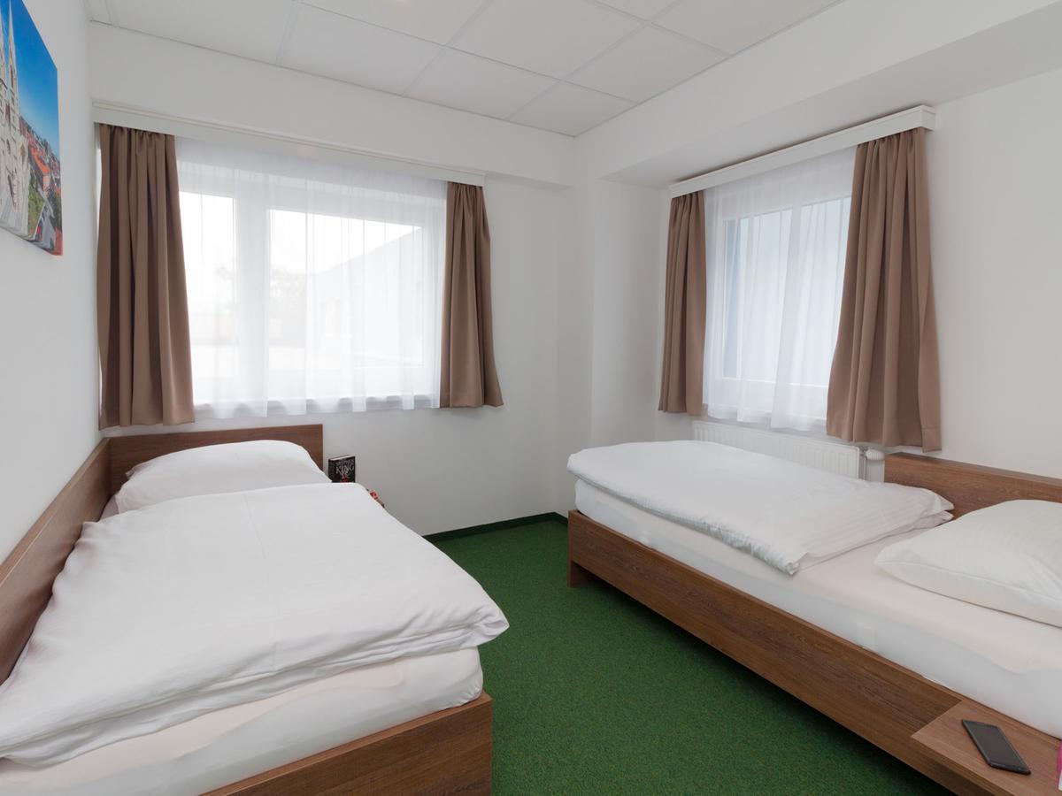 Winbudget "Bed&Breakfast" Винер Нойщат Екстериор снимка