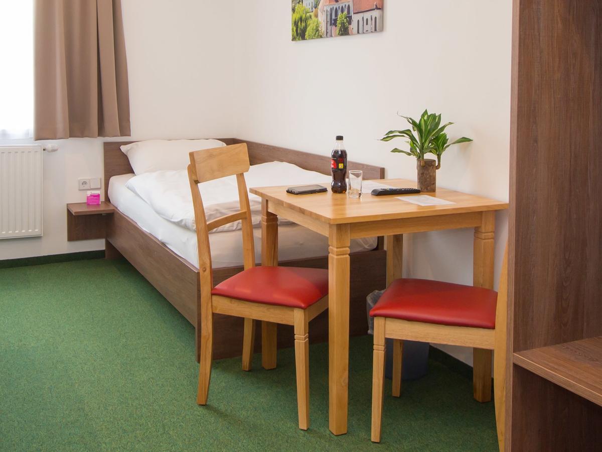 Winbudget "Bed&Breakfast" Винер Нойщат Екстериор снимка